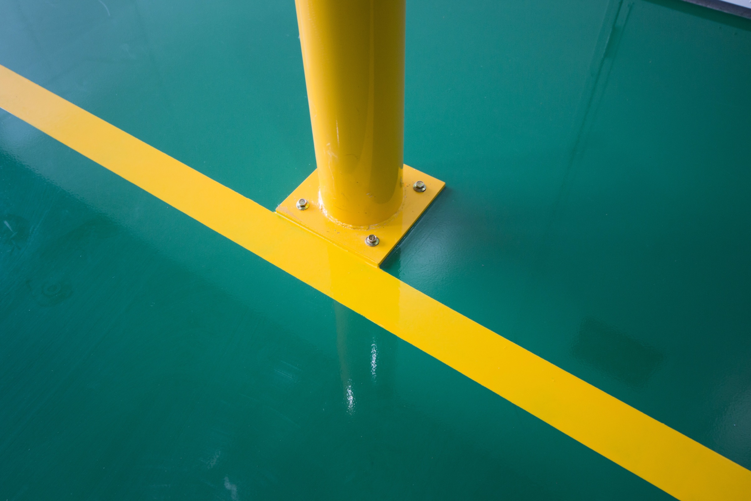 Polyaspartic topcoat epoxy floor — Stratco Research & Development