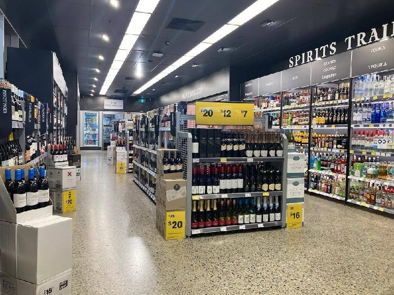 Polished concrete floor — Liquorland Victor Harbour, completed and trading