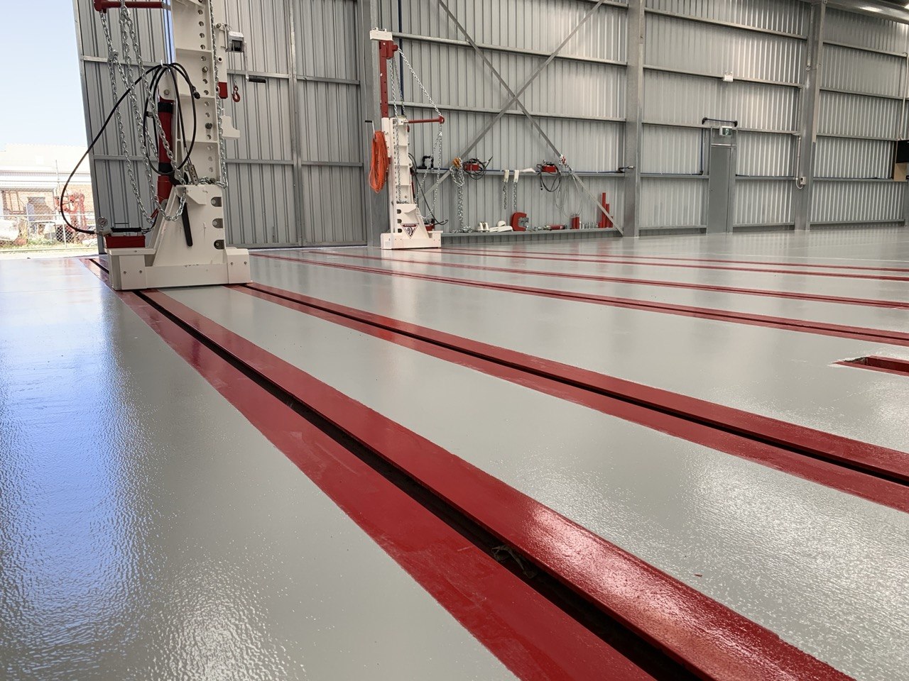 Mikutta workshop completed epoxy floor with inspection pit rails — view 4
